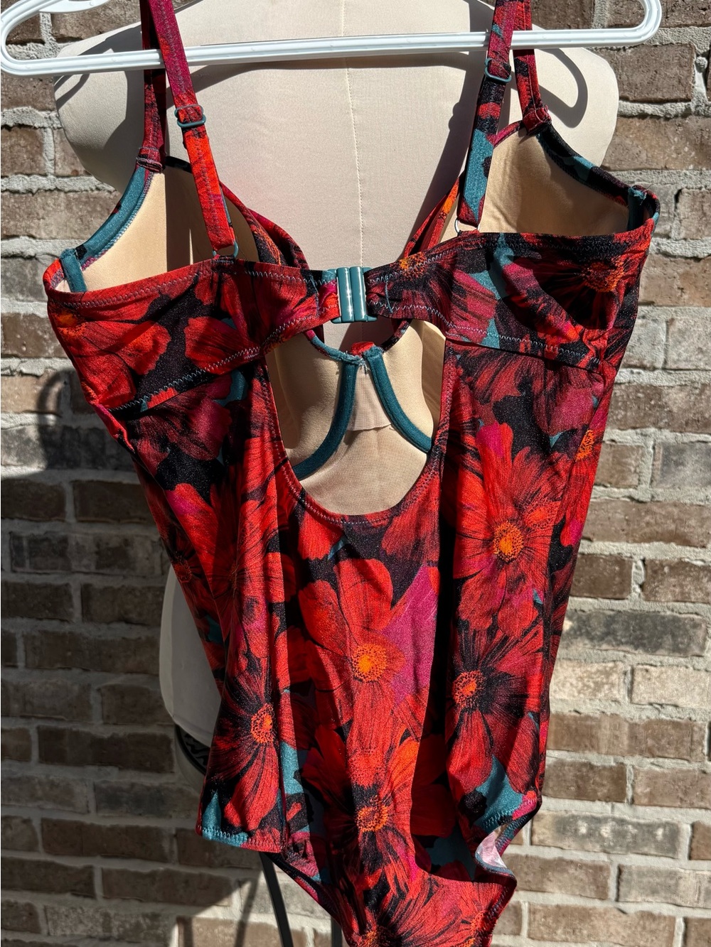 38G Pour Moi Red Floral One-Piece Swimsuit 38G - Picture 4 of 14